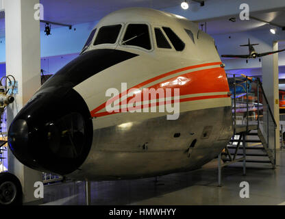 Vikers Viscount. Medio Raggio a aereo di linea azionato da quattro motori a turboelica. Varianti: Tipo 784 variante di produzione per Philippine Air Lines con Dart 510s, 48 posti e pattino serbatoi, tre costruita, dapprima erogata nel maggio 1957. Marittimo e il Museo della Scienza. Malmo. La Svezia. Foto Stock