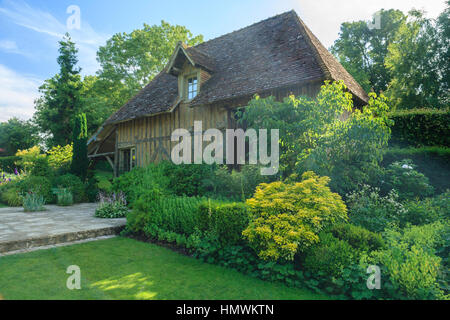 Un fienile in Jardins du pays d'Auge, Normandia, Francia. Foto Stock