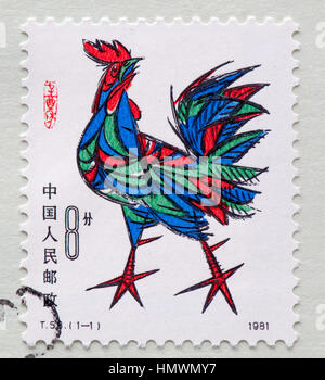 Cina - circa 1981: TIMBRI A Stampato in Cina mostra il primo cinese anno lunare zodiaco animali rooster timbro, circa 1981. Foto Stock