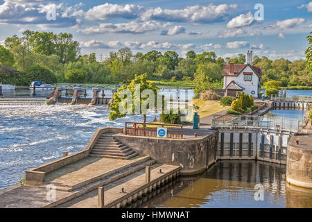 La serratura a Goring On Thames Oxfordshire UK Foto Stock