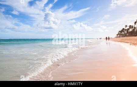 Bavaro Beach il paesaggio costiero. Oceano atlantico costa, Repubblica Dominicana. Punta Cana Foto Stock