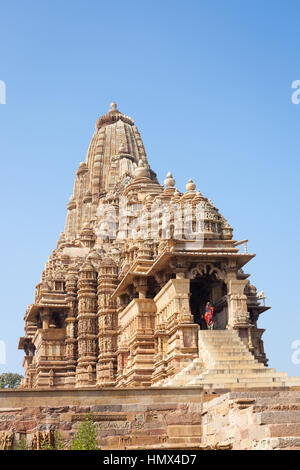 Kandariya Mahadeva tempio, situato all'interno del gruppo Occidentale di templi di Khajuraho nel Madhya Pradesh, India. Foto Stock