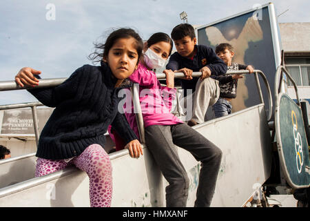 Atene, Grecia. 06 feb 2017. Reportage del campo profughi in area Elliniko negli edifici dell'ex aeroporto di Atene. Credito: George Panagakis/Pacific Press/Alamy Live News Foto Stock