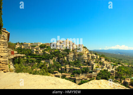 Gordes Borgo Medievale costruito su una collina della roccia nel Luberon, Provenza Costa Azzurra Regione, Francia. Foto Stock