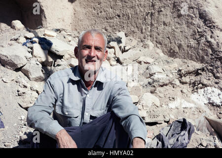 Varzaneh, Iran - 12 Ottobre 2015 : ritratto di un muratore locale Foto Stock