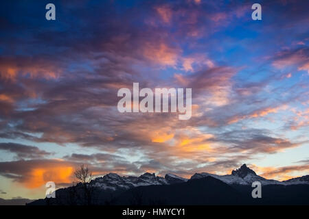 Tramonto nelle Dolomiti, montagne intorno a famosa stazione sciistica di Cortina D'Ampezzo Foto Stock