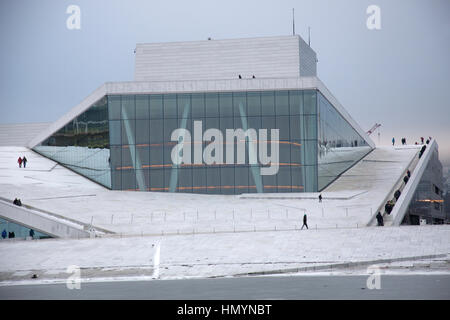 L'Opera House di Oslo, è la sede dell'Opera e Balletto Nazionale Norvegese e del teatro lirico nazionale norvegese, Scandinavia Foto Stock