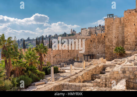 Una vista di antica Gerusalemme vecchia città dal Monte del Tempio, Gerusalemme, Israele. Foto Stock
