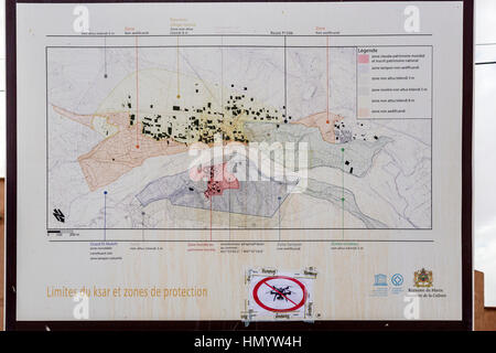 Il Marocco. Cartello che vieta di fuchi in Ait Benhaddou Ksar, un sito del Patrimonio Mondiale. Foto Stock