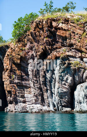 Una serie di arenaria Anticlines dove si piega nella roccia avvenga sotto pressione. Foto Stock