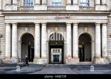 Berlino, Mitte. Hanns Eisler accademia di musica, neobarocco elencati Neuer Marstall (nuove scuderie) di un palazzo situato sulla Schlossplatz sull isola dei musei. Foto Stock