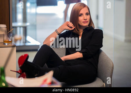 Miss Sloane è un imminente American film diretto da John Madden da uno script di Jonathan Perera. Esso stelle Jessica Chastain, Mark Strong, Gugu Mbatha-Raw, Michael Stuhlbarg, Alison pillola, Jake Lacy, John Lithgow e Sam Waterston. Questa fotografia è per il solo uso editoriale ed è il copyright del film company e/o il fotografo assegnato dal film o società di produzione e può essere riprodotto solo da pubblicazioni in congiunzione con la promozione del film di cui sopra. Un credito per il film company è richiesto. Il fotografo deve anche essere accreditato quando noto. Foto Stock