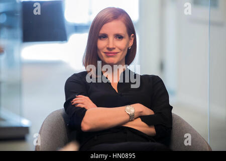 Miss Sloane è un imminente American film diretto da John Madden da uno script di Jonathan Perera. Esso stelle Jessica Chastain, Mark Strong, Gugu Mbatha-Raw, Michael Stuhlbarg, Alison pillola, Jake Lacy, John Lithgow e Sam Waterston. Questa fotografia è per il solo uso editoriale ed è il copyright del film company e/o il fotografo assegnato dal film o società di produzione e può essere riprodotto solo da pubblicazioni in congiunzione con la promozione del film di cui sopra. Un credito per il film company è richiesto. Il fotografo deve anche essere accreditato quando noto. Foto Stock