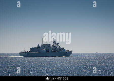 Halifax-classe fregata HMCS CHARLOTTETOWN lascia il porto di Halifax, Nova Scotia, Canada. Foto Stock