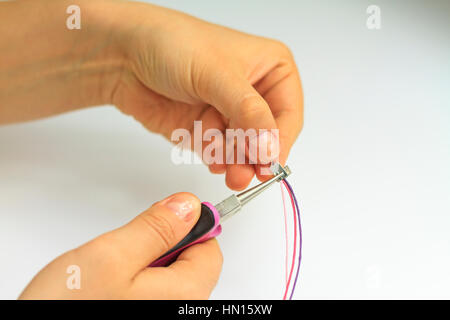 Istruzioni per gioielli fatti a mano il passo quattro,Cina, India, delle decorazioni fatte a mano gioielli di perline Foto Stock