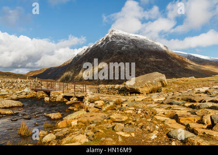 Vista della penna yr Ole Wen in Carneddau gamma della montagna Parco Nazionale di Snowdonia Wales UK Foto Stock