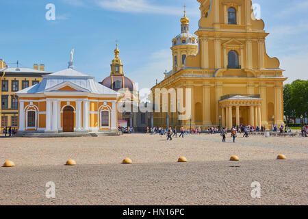 Il Boathouse, 1762-65 da Alexander visita e Cattedrale dei Santi Pietro e Paolo, la Fortezza di Pietro e Paolo, Petrogradskaya, San Pietroburgo, Russia Foto Stock