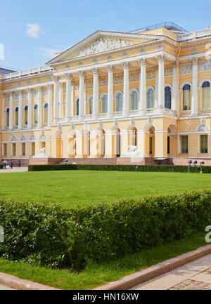 Palazzo Mikhailovsky, edificio principale del Museo Russo, la Piazza delle Arti, Gostinyy Dvor, San Pietroburgo, Russia Foto Stock