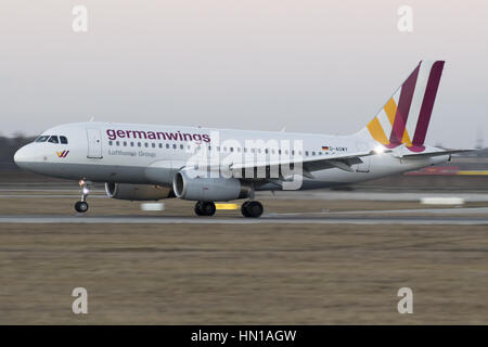 D-AGWY Germanwings Airbus A319-132 in atterraggio a EDDS Stuttgart Foto Stock