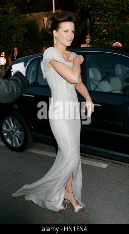 Kate Beckinsale arriva l'amfaR cena di beneficenza presso l'Hotel Du Cap di Antibes, in Francia il 20 maggio 2010. Foto di Francesco Specker Foto Stock