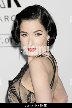 Dita Von Teese arriva a amfAR Cinema contro l AIDS 2009 all'Hotel du Cap-Eden-Roc di Antibes, in Francia il 21 maggio 2009. Foto di Francesco Specker Foto Stock