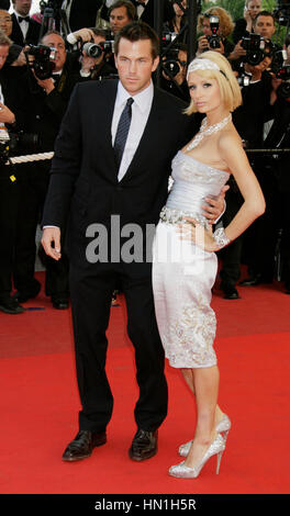 Paris Hilton e Doug Reinhardt assiste il 'Inglourious Basterds' Premiere detenute presso il Palais des Festivals durante la sessantaduesima International festival di pellicola di Cannes il 20 maggio 2009 a Cannes, Francia. Foto di Francesco Specker Foto Stock