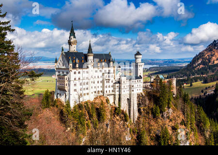 Il Castello di Neuschwanstein e il famoso castello in Germania si trova a Fussen, Baviera, Germania Foto Stock