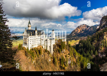 Il Castello di Neuschwanstein e il famoso castello in Germania si trova a Fussen, Baviera, Germania Foto Stock