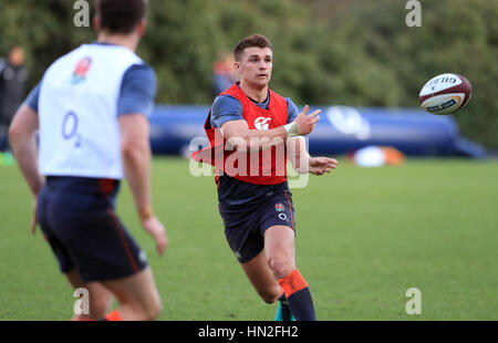 L'Inghilterra del Henry Slade durante la sessione di formazione presso la struttura Pennyhill Park, Bagshot. Foto Stock