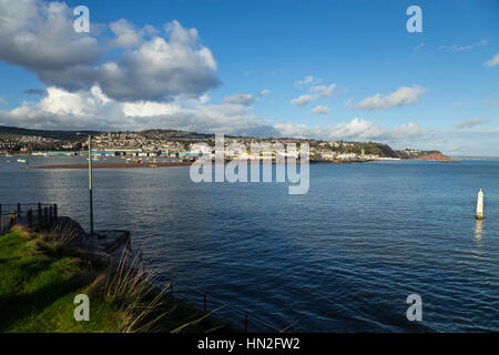 Vista di Teignmouth guardando attraverso il fiume Teign dalla sponda opposta a Shaldon. Foto Stock