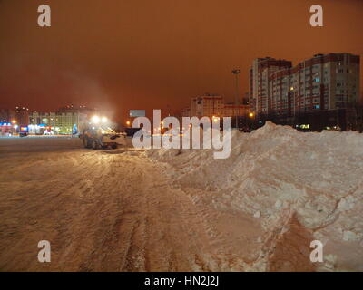 Voronezh, Russia. 18 gennaio, 2017. Meteo: pesante tempesta di neve a Voronezh toтшп. Freddo e ventoso giorno, bassa temperatura fino a -2C (-6F) e neve pesante. Foto Stock