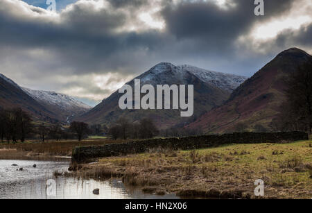 Medio Dodd con neve, vicino a fratelli acqua, Lake District, CUmbria Foto Stock