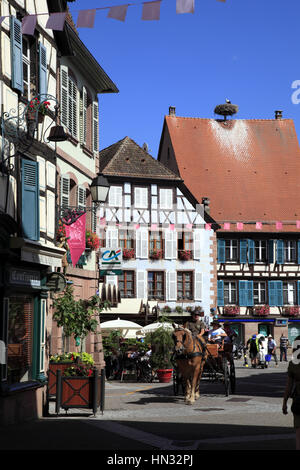 Détail de maisons avec colombages dans une rue du village. Grand Rue. Ribeauvillé. F 68 Foto Stock