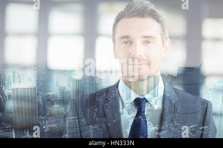 Close-up verticale di fiduciosa bello imprenditore in office Foto Stock