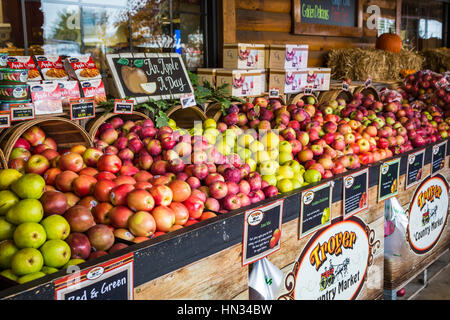 Il Troyer's Country Market store Apple display a Berlino, Ohio, Stati Uniti d'America. Foto Stock