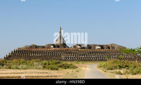 Myanmar (Birmania), Mrauk U templi. Kothaung tempio - uno dei Mrauk U highlights. Costruito nel 1553 dal Re Minbun del figlio Re Mintaikkha, per superare la sua p Foto Stock