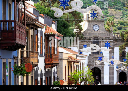 Vista giù per la strada principale per raggiungere la Cattedrale Basilica di Nuestra Señora del Pino, Teror, Gran Canaria Foto Stock