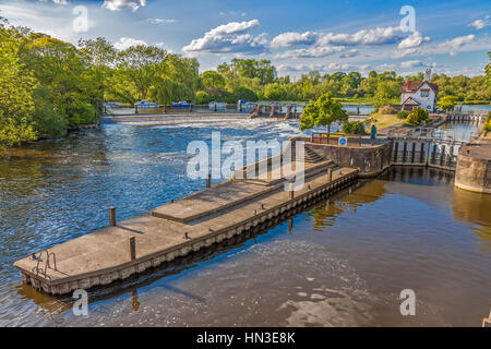 La serratura a Goring On Thames Oxfordshire UK Foto Stock