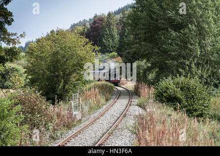 Treno a vapore avvicinando Corwen Stazione, Patrimonio Llangollen Railway Foto Stock