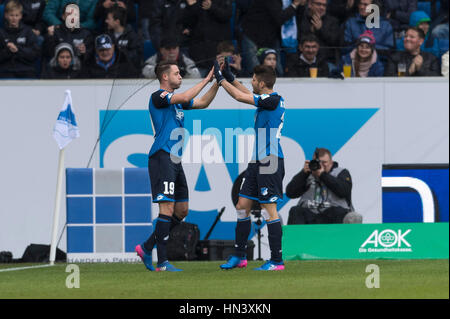 Sinsheim (Germania). 4 febbraio, 2017. (L-R) Mark Ulu, Andrej Kramaric (Hoffenheim) Calcio/Calcetto : Mark Ulu di Hoffenheim festeggia dopo aver segnato il loro primo obiettivo durante la Bundesliga match tra TSG 1899 Hoffenheim 4-0 1.FSV Mainz 05 a Rhein-Neckar-Arena a Sinsheim, Germania . Credito: Maurizio Borsari/AFLO/Alamy Live News Foto Stock