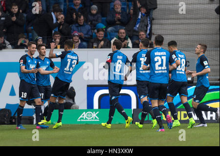 Sinsheim (Germania). 4 febbraio, 2017. Hoffenheim gruppo team di calcetto : Mark Ulu di Hoffenheim festeggia dopo aver segnato il loro primo obiettivo durante la Bundesliga match tra TSG 1899 Hoffenheim 4-0 1.FSV Mainz 05 a Rhein-Neckar-Arena a Sinsheim, Germania . Credito: Maurizio Borsari/AFLO/Alamy Live News Foto Stock