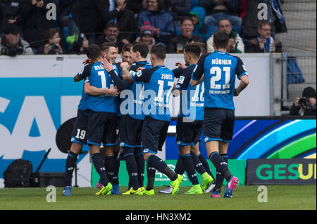 Sinsheim (Germania). 4 febbraio, 2017. Hoffenheim gruppo team di calcetto : Mark Ulu di Hoffenheim festeggia dopo aver segnato il loro primo obiettivo durante la Bundesliga match tra TSG 1899 Hoffenheim 4-0 1.FSV Mainz 05 a Rhein-Neckar-Arena a Sinsheim, Germania . Credito: Maurizio Borsari/AFLO/Alamy Live News Foto Stock