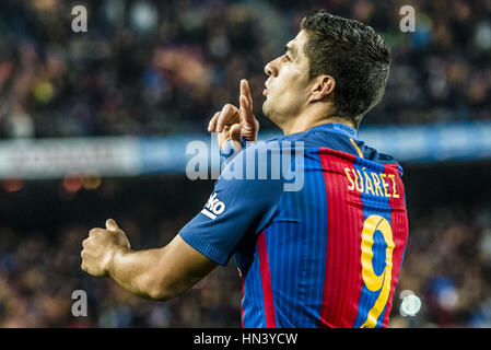 Barcellona, in Catalogna, Spagna. 7 febbraio, 2017. FC Barcelona avanti Luis Suarez festeggia il suo gol spagnolo durante il Copa del Rey semi-finale seconda gamba partita di calcio FC Barcellona vs Atletico Madrid contro RCD Espanyol allo stadio Camp Nou. Credito: Matthias Oesterle/ZUMA filo/Alamy Live News Foto Stock