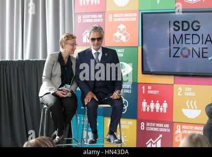 Nazioni Unite, New York, Stati Uniti d'America, 20 settembre 2016 - tenore Andrea Bocelli durante l Assemblea Generale 71th sessione hanno partecipato a una speciale riunione SDGs in occasione del primo anniversario dell'adozione dell'Agenda 2030 e gli obiettivi di uno sviluppo sostenibile (SDGs) oggi presso la sede delle Nazioni Unite a New York. Foto: Luiz Rampelotto/EuropaNewswire | Utilizzo di tutto il mondo Foto Stock