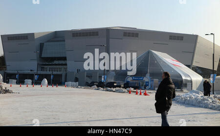 Gangneung, Corea del Sud. Il giorno 08 Febbraio, 2017. Una vista del Gangneung Hockey center per i giochi olimpici invernali nel parco Olympia in Gangneung, Corea del Sud, 08 febbraio 2017. Il pattinaggio di velocità le determinazioni sono effettuate a Gangneung Science ovale. Il cluster costiere di Gangneung, dove tutto il ghiaccio competizioni sportive si svolgerà, si trova a circa 230 km a est di Seoul. Foto: Dirk Godder/dpa/Alamy Live News Foto Stock