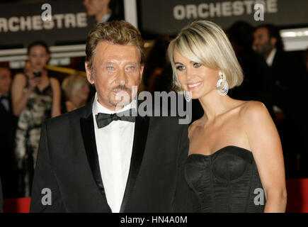 Johnny Hallyday e Laeticia Hallyday alla prima del film, 'Vengence' al 62° Festival di Cannes il 17 maggio 2009 a Cannes, Francia. Foto di Francis Specker Foto Stock