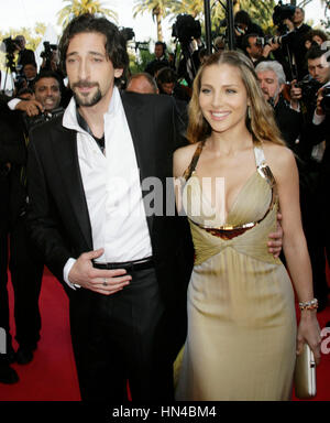 Adrien Brody e Elsa Pataky arriva in Indiana Jones e il Regno del Teschio di Cristallo di Premiere presso il Palais des Festivals durante la 61International festival di pellicola di Cannes il 18 maggio 2008 a Cannes, Francia. Foto di Francesco Specker Foto Stock