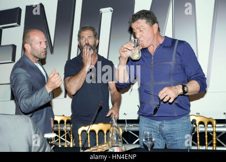 Jason Stratham, sinistra, Mel Gibson, centro e Sylvester Stallone presso le parti soggette a usura 3 conferenza stampa al festival di pellicola di Cannes il 18 maggio 2014, a Cannes, Francia. Foto di Francesco Specker Foto Stock