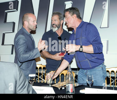 Jason Stratham, sinistra, Mel Gibson, centro e Sylvester Stallone presso le parti soggette a usura 3 conferenza stampa al festival di pellicola di Cannes il 18 maggio 2014, a Cannes, Francia. Foto di Francesco Specker Foto Stock