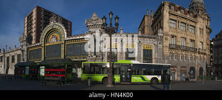 Spagna: Bilbao stazione Concordia, costruito in un modernista stile Art Nouveau, noto come Bilbao Santander stazione, collega le 2 città dalla ferrovia a scartamento ridotto Foto Stock